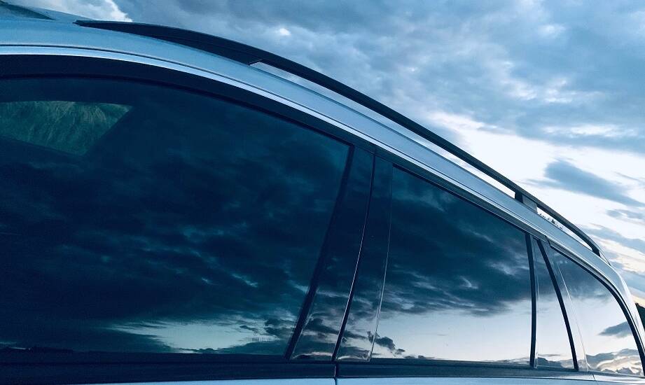 Rola auto szyb w ochronie wnętrza pojazdu przed hałasem ulicznym