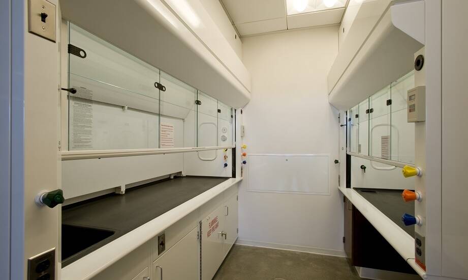 Kluczowe cechy, które powinny posiadać nowoczesne dygestoria laboratoryjne