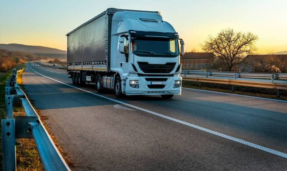 Kluczowe korzyści z ubezpieczenia ładunków w transporcie drogowym towarów