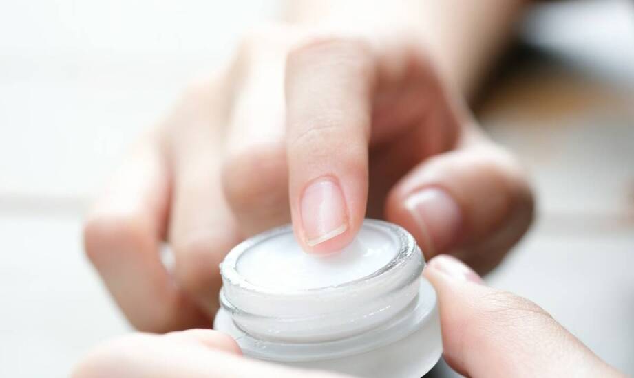 Peeling migdałowy: porady dotyczące pielęgnacji skóry po zabiegu