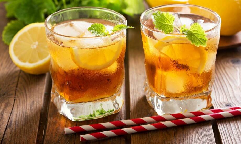 Herbata zielona vs herbata czarna: co je różni?