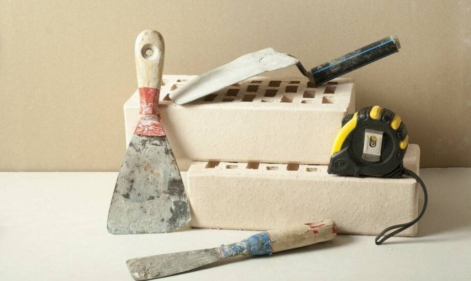 Właściwości pojemników na beton, które zwiększają ich uniwersalność w budownictwie