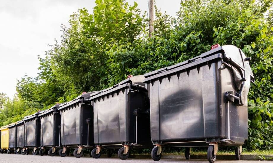 Bezpieczny transport odpadów – jakie technologie są wykorzystywane w pojazdach transportowych?