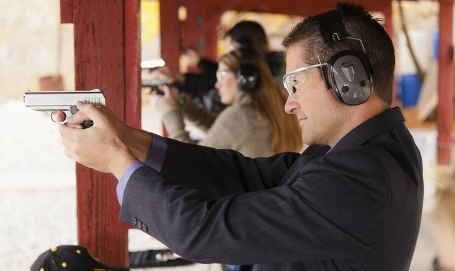 Wydarzenia tematyczne na strzelnicy: Jak mogą uatrakcyjnić naukę strzelania?