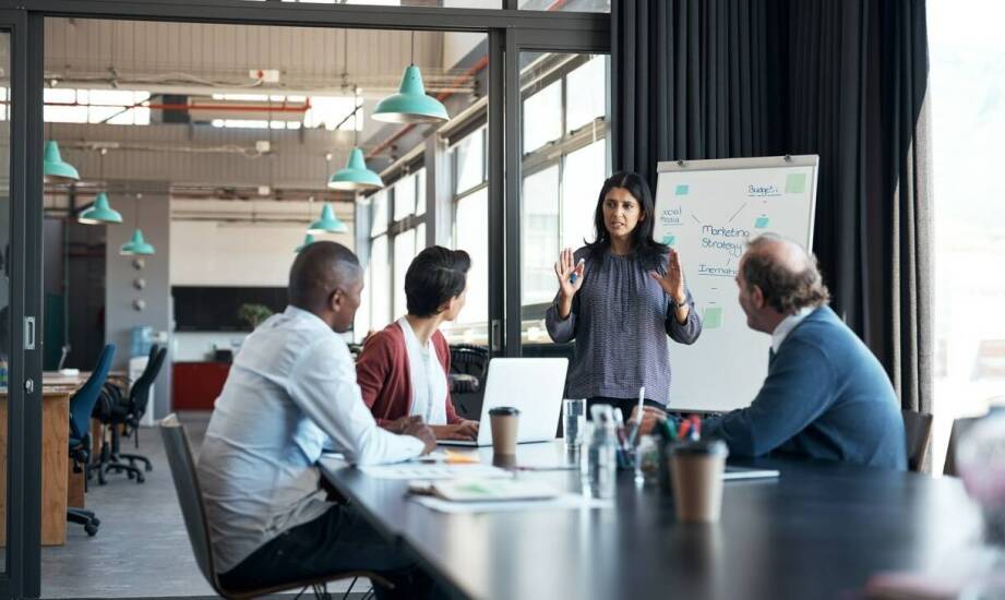 Rola szkoleń sprzedażowych w budowaniu długoterminowych relacji biznesowych