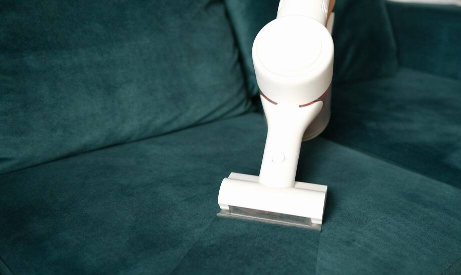 Jak dobrać odpowiednią usługę prania tapicerki meblowej do swoich potrzeb?