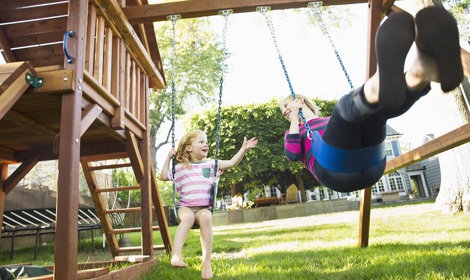 Wpływ drewnianych huśtawek dla dzieci na integrację społeczną najmłodszych