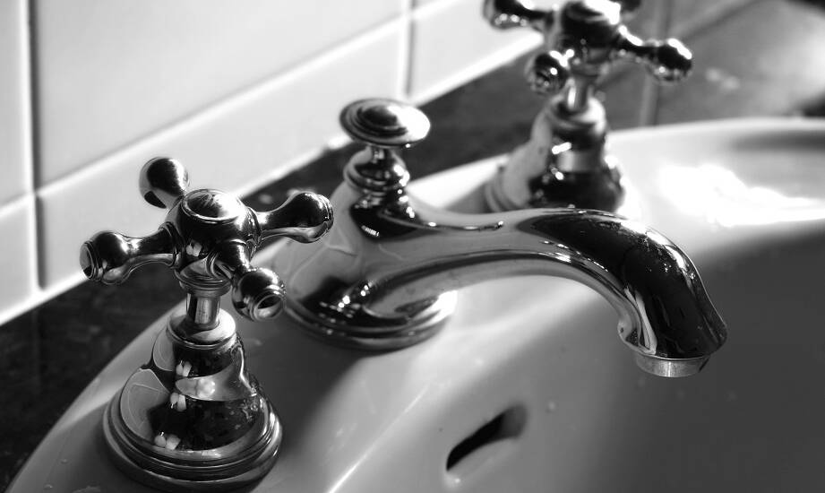 Baterie umywalkowe retro jako elementy funkcjonalne i dekoracyjne