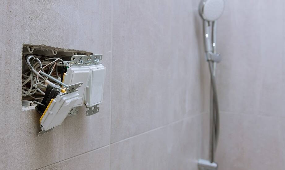Jakie korzyści niesie ze sobą modernizacja instalacji elektrycznych w łazience?