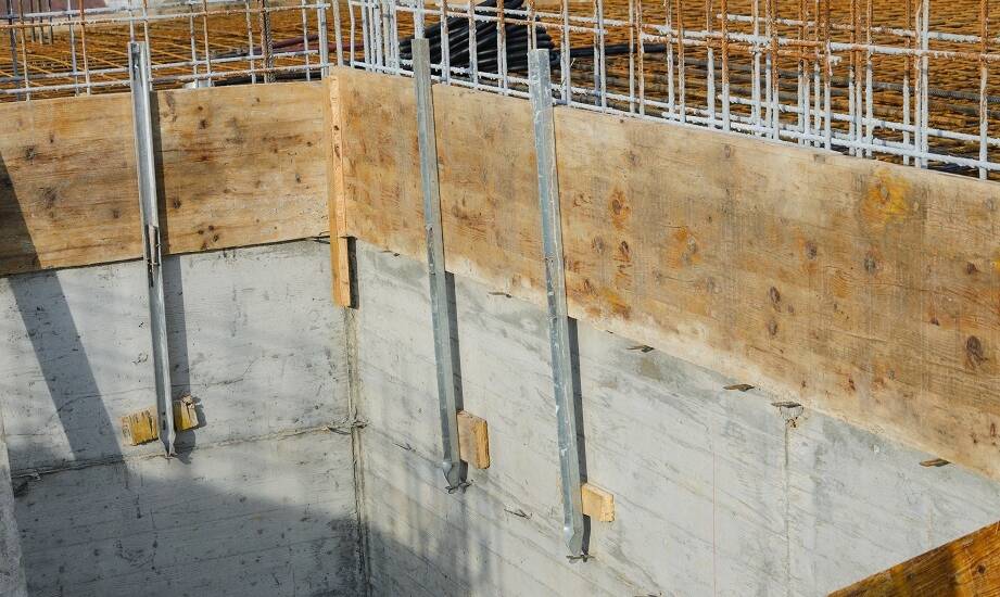 Jakie znaczenie mają ściany szczelinowe w zabezpieczaniu wykopów budowlanych?