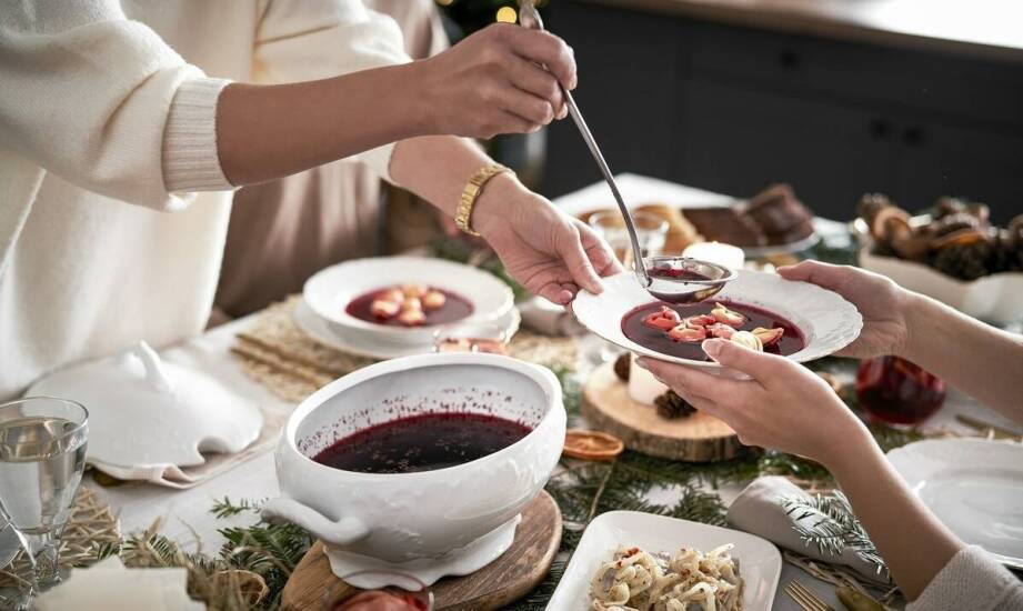 Wybór idealnych pięknych obrusów świątecznych na rodzinne spotkania