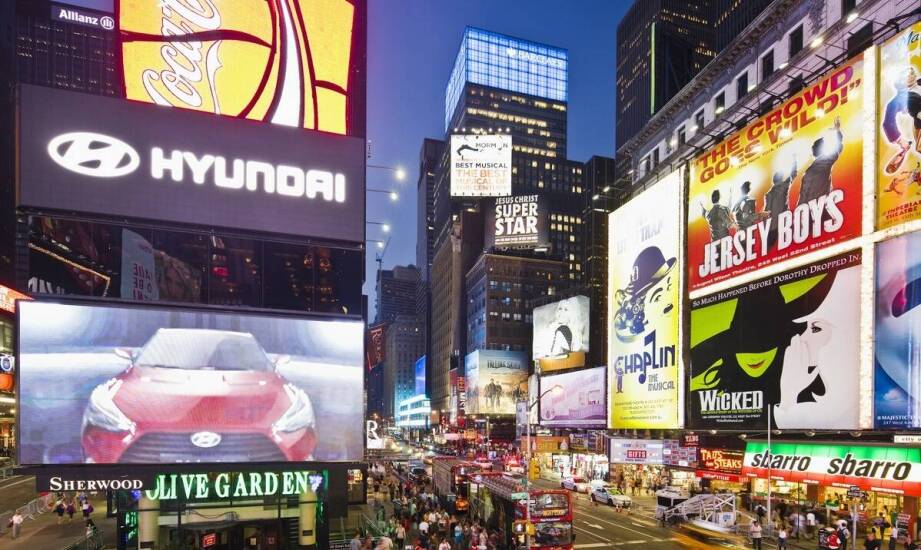 Jakie są zalety stosowania podświetlanych szyldów reklamowych?