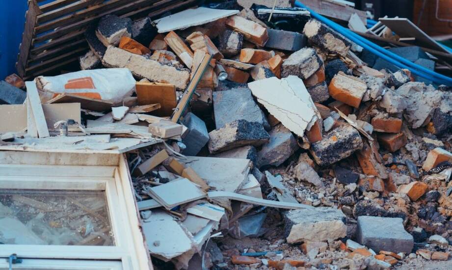 Jakie są najczęstsze błędy przy organizacji wywozu odpadów budowlanych?