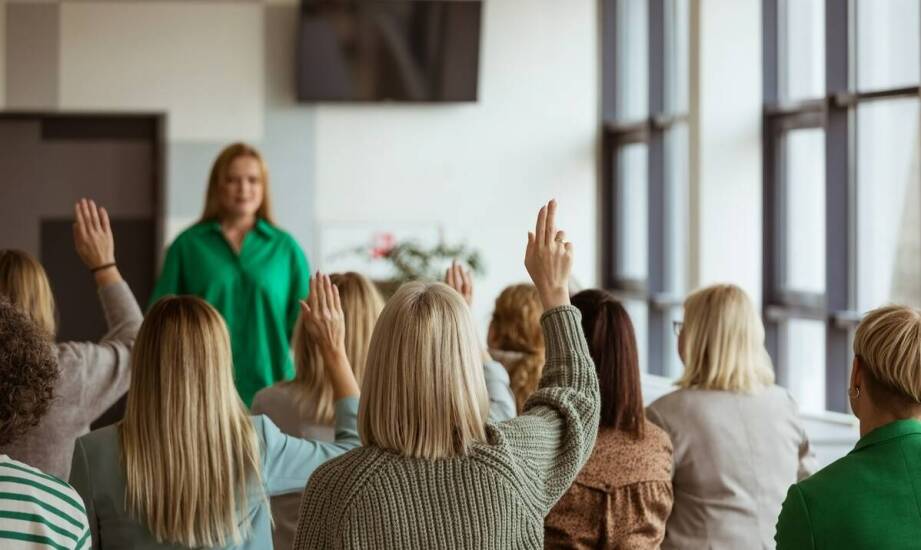 Opieka seniora z zamieszkaniem: jak agencje opiekunek w Łodzi przygotowują personel?