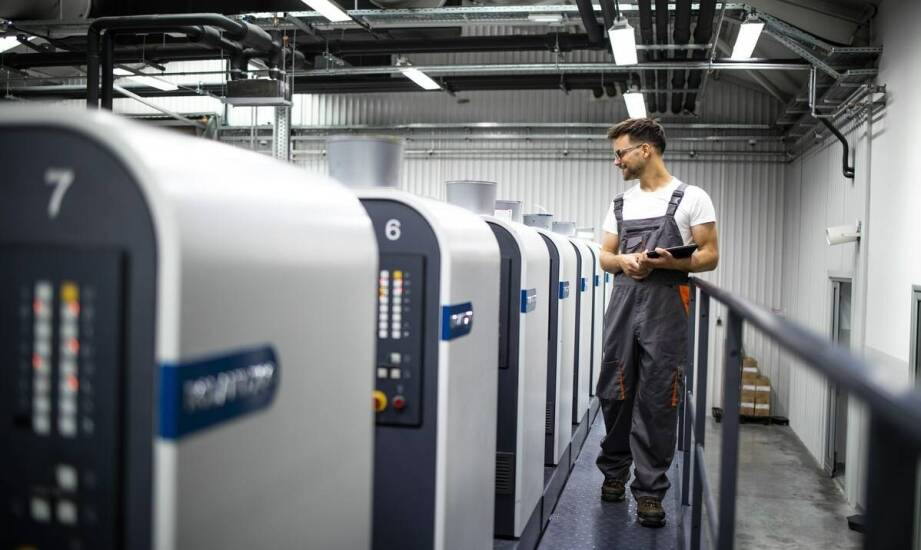 Jak drukarnie offsetowe w Mikołowie realizują duże nakłady?