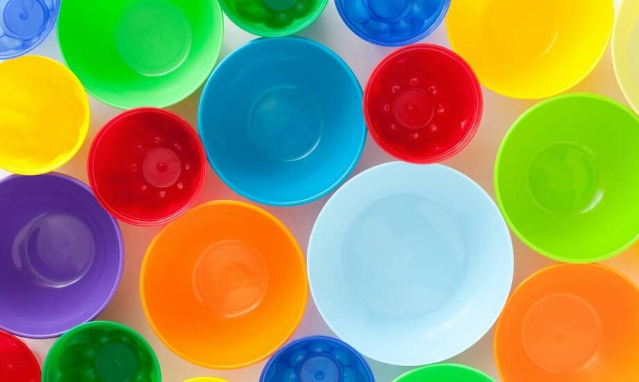 Bezpieczne materiały w produkcji kubków niekapków – co warto wiedzieć?