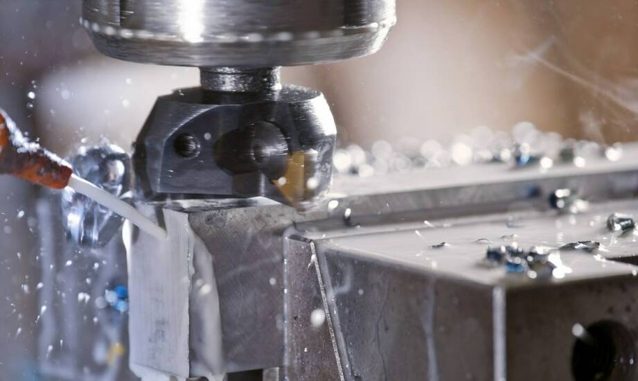 Jak automatyka przemysłowa wspiera procesy frezowania, toczenia i wiercenia?