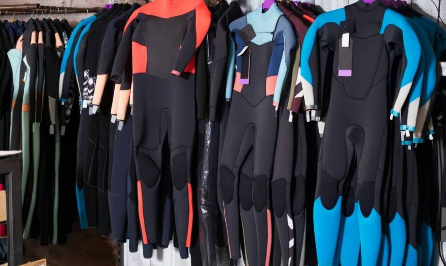 Odzież i obuwie wędkarskie – co oferuje sklep z wędkami online?