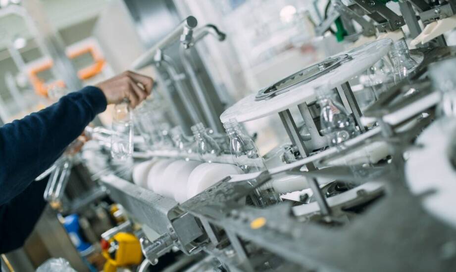 Innowacyjne technologie w produkcji maszyn dla branży opakowań szklanych