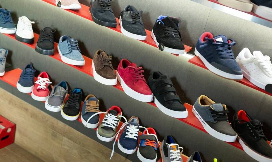 Różnorodność fasonów i krojów w kolekcji obuwia