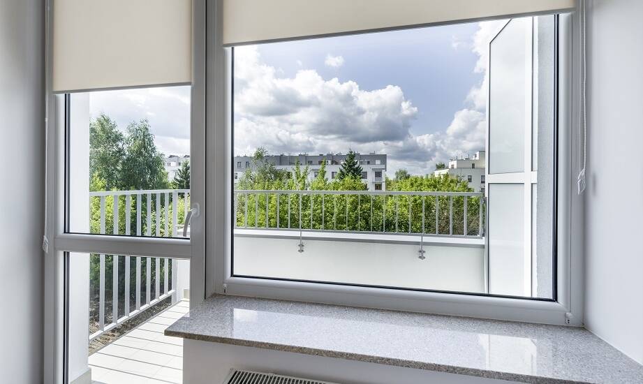 Jakie są najnowsze trendy w projektowaniu okien balkonowych?