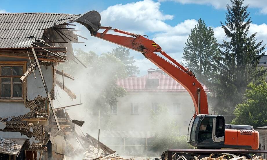 Procesy wyburzania sprzętowego: jak zapewnić bezpieczeństwo i precyzję?