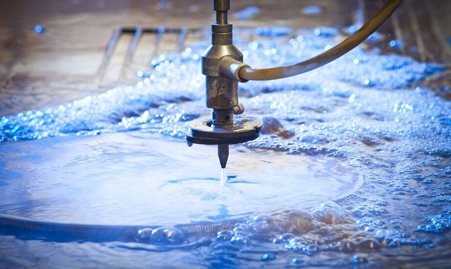 Jakie są zalety wyboru technologii waterjet dla skomplikowanych projektów?