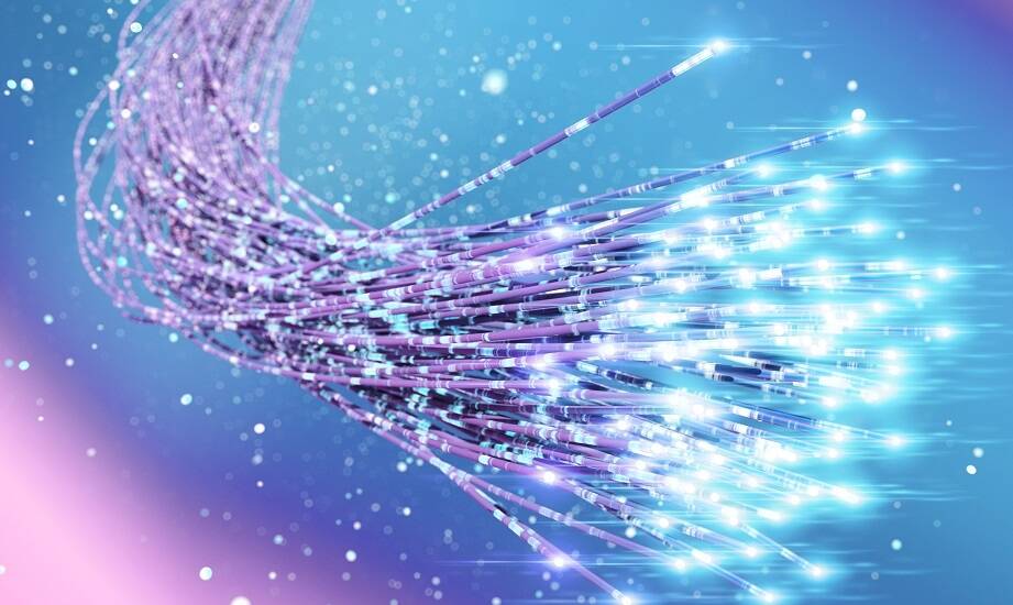 Jakie korzyści niesie za sobą instalacja sieci światłowodowych dla mieszkańców Warszawy?