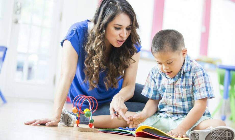 Jak wsparcie logopedyczne pomaga dzieciom z autyzmem w komunikacji?