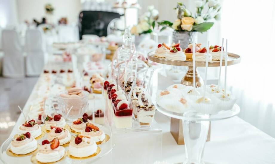 Różnorodność menu cateringowego na imprezy firmowe w legionowie