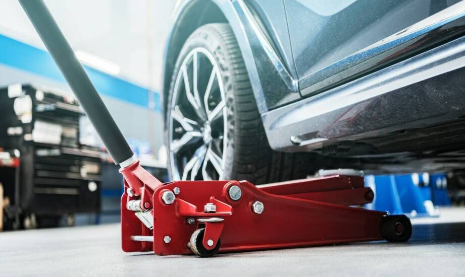 Zalety inwestowania w mobilne podnośniki kolumnowe dla serwisów mobilnych