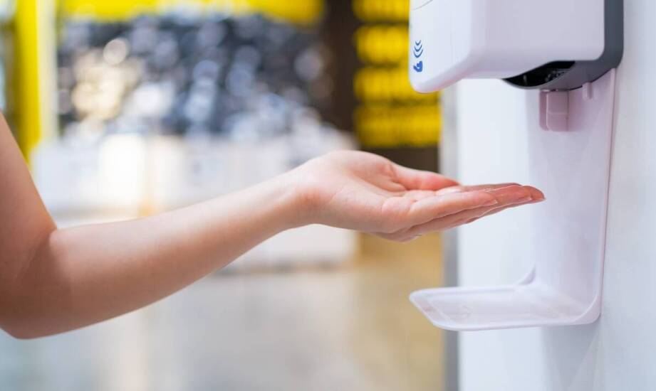 Jakie normy sanitarne powinny spełniać urządzenia do mycia rąk?