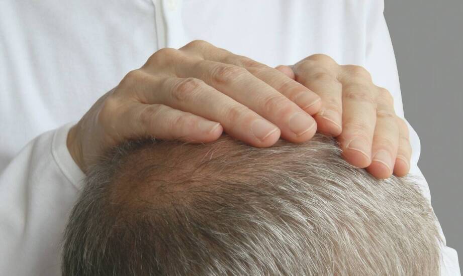 Wpływ grzybicy skóry głowy na kondycję włosów – jaką rolę odgrywa trycholog?