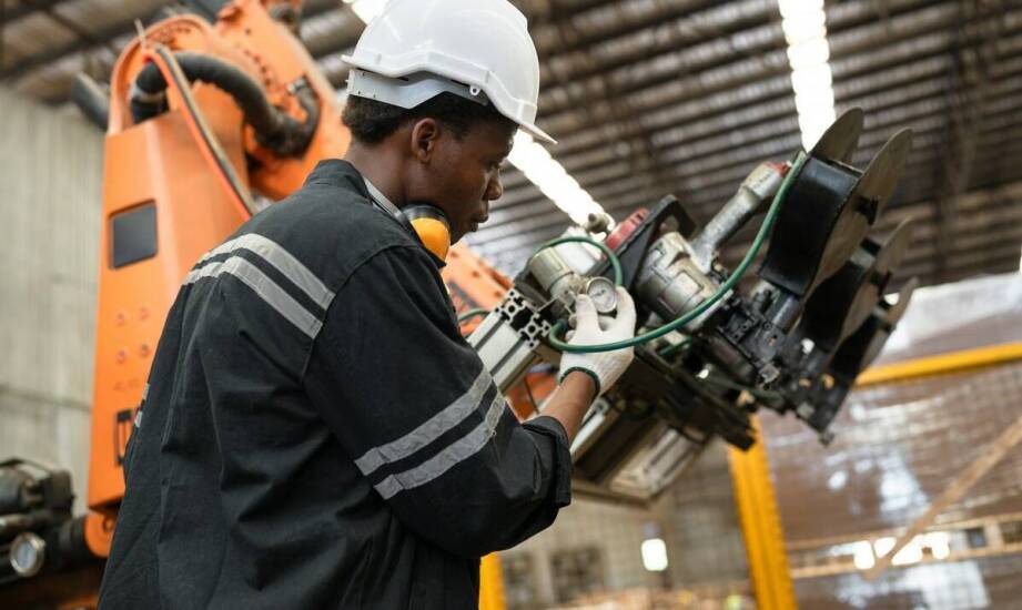 Jak konserwacja urządzeń transportu bliskiego przyczynia się do ich długowieczności?