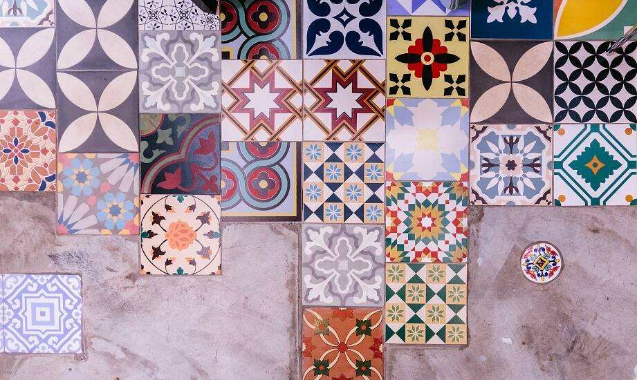 Elegancja i styl: płytki ozdobne na ścianę w nowoczesnych wnętrzach