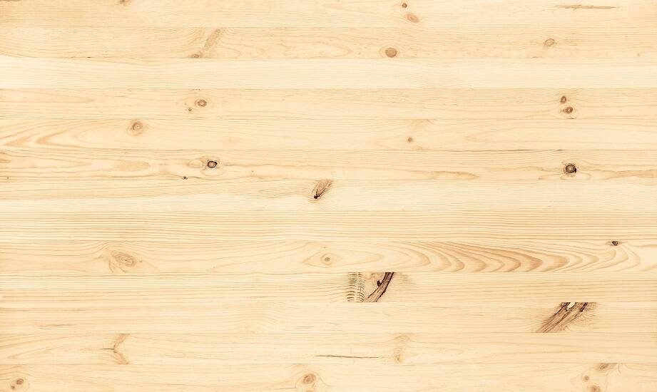 Jak deski sosnowe podłogowe wpływają na akustykę wnętrza?