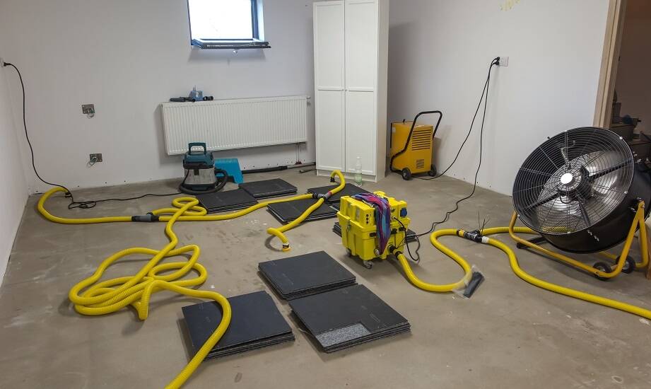 Skuteczne metody osuszania podposadzkowego - co warto wiedzieć?