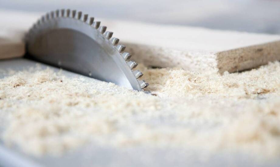 Jak transport maszyn wpływa na wydajność pił formatowych?