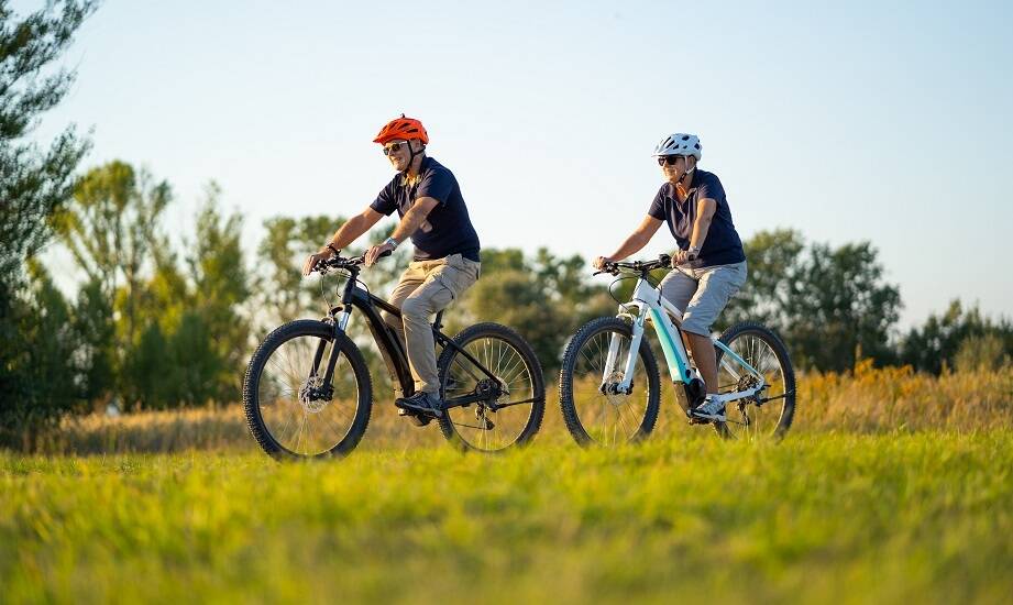 Dlaczego warto inwestować w wysokiej jakości turystyczne rowery elektryczne?