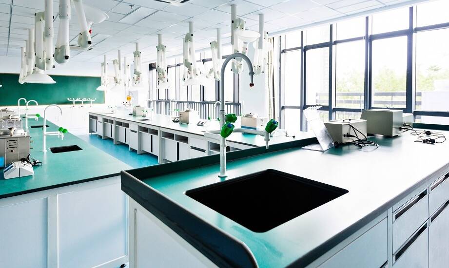 Wyposażenie laboratoryjne: rola armatury laboratoryjnej w codziennej pracy