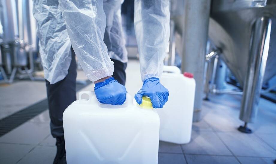 Rola chemikaliów przemysłowych w produkcji kosmetyków