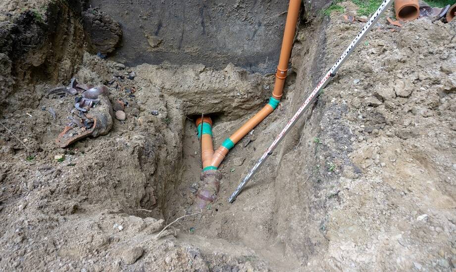 Jakie są zalety drenażu rozsączającego w kontekście ochrony środowiska?