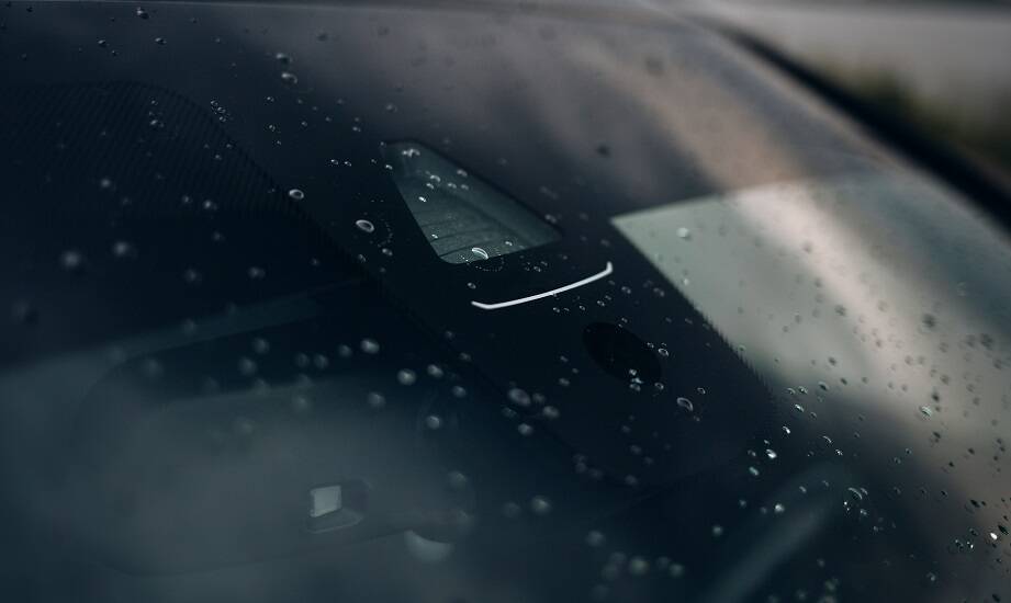 Wpływ wysokiej jakości materiałów na trwałość montażu szyb samochodowych