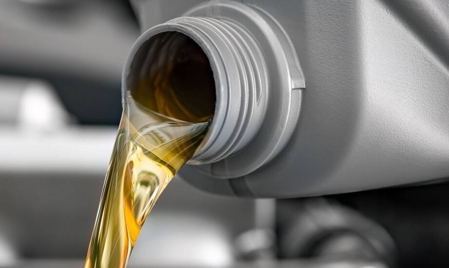 Jak dobrać olej do specyficznych warunków pracy przemysłowych maszyn?