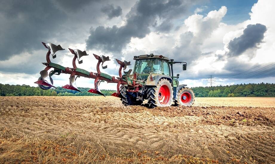 Bezpieczna eksploatacja rolniczych maszyn – podstawowe zasady i wskazówki
