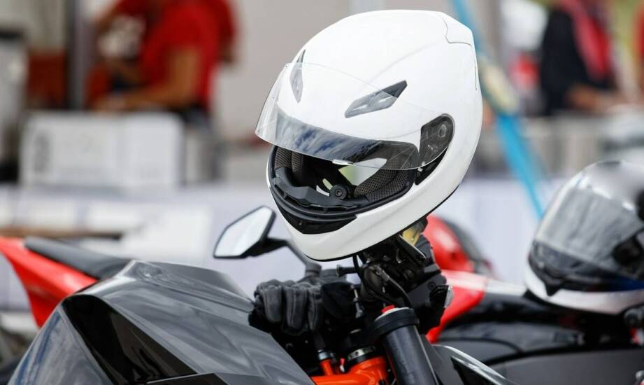 Rola ochraniaczy na barki w dziecięcej odzieży dla motocyklistów