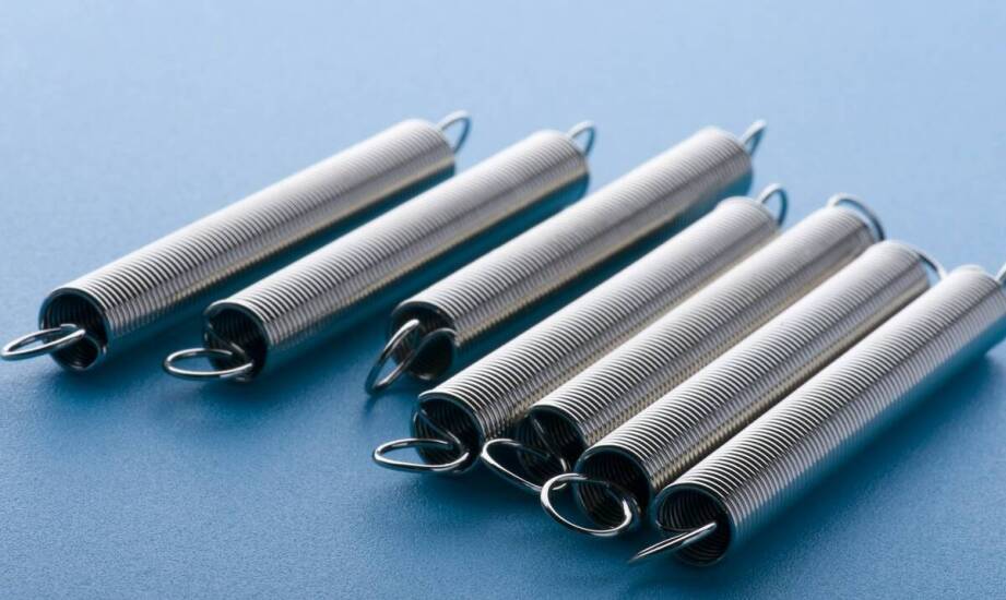 Jak inwestycje w technologie produkcji wpływają na jakość walcowych sprężyn?