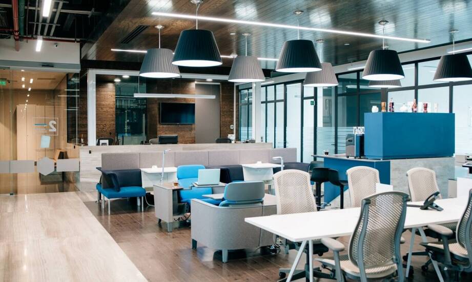 Magnetyczne tablice z nadrukiem a organizacja przestrzeni biurowej – praktyczne porady