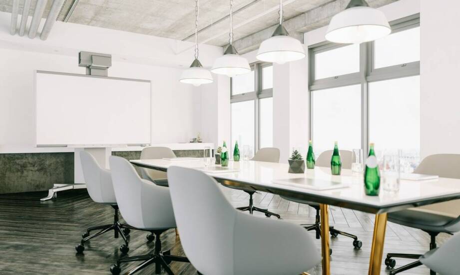 Optymalizacja biurowych przestrzeni z pomocą wysokiej jasności projektorów
