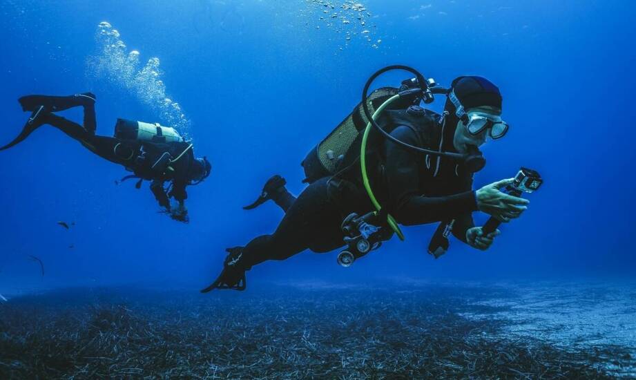 Jakie są różnice w doświadczeniu między skokiem z nagrywaniem a bez nagrywania?
